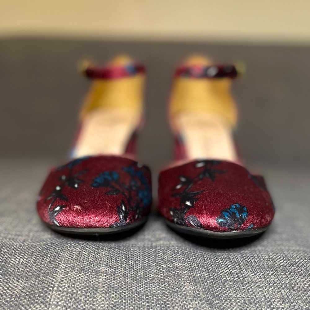 Libby Edelman Velvet Jennifer Pump - Picture 6 of 14